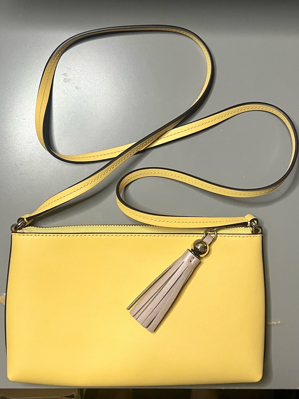 Kate Spade Lucy Medium Zip Crossbody Bag Yellow Leather Tassel NWOT Never Used - Picture 3 of 6